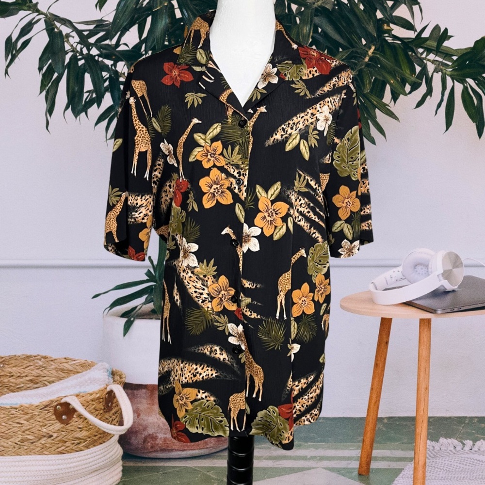 🦒Vintage🦒 Safari Floral Button Up Shirt